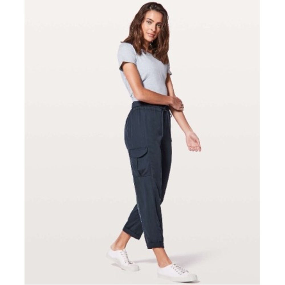 Lululemon Move Lightly Pant *25" True Navy Cargo Pant size 6 W5AWZS